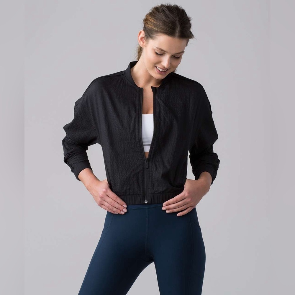 Lululemon Pack Light Bomber Black Packable lightweight zip spring Athleisure